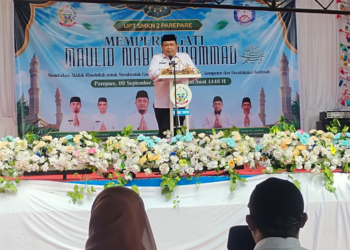 Maulid Nabi SMKN 2 Parepare di halaman sekolah