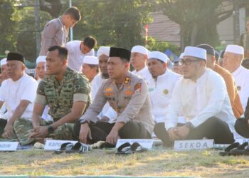 Kapolres Parepare mengikuti Shalat Istisqa di Lapangan Andi Makkasau