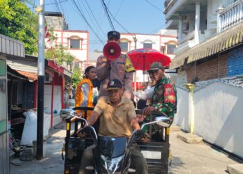 Imbauan kamtibmas Kampung Pisang oleh Bhabinkamtibmas bersama mahasiswa