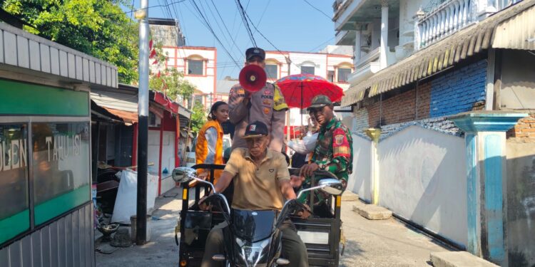 Imbauan kamtibmas Kampung Pisang oleh Bhabinkamtibmas bersama mahasiswa