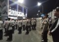 Sidokkes Polres Parepare siagakan kesehatan lapangan saat pengamanan laga PSM Makassar vs Persita di Stadion BJ Habibie