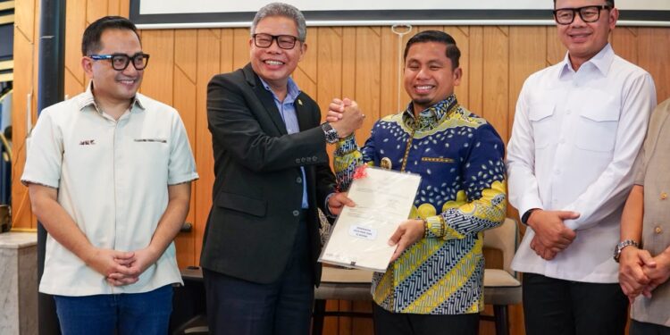 Tasming Hamid pengawasan aset daerah bersama Wamendagri dan Komisi II DPR RI di Makassar