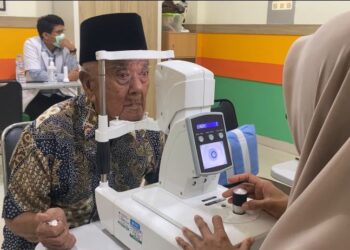 Operasi katarak gratis Parepare di RSUD Andi Makkasau diawali skrining kesehatan calon pasien