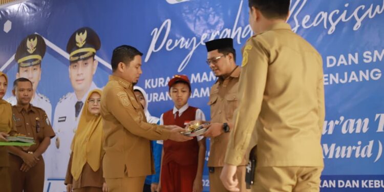 Beasiswa Pendidikan Parepare untuk 793 siswa SD dan SMP disalurkan bersama peluncuran Literasi Al-Qur'an TSM oleh Tasming Hamid